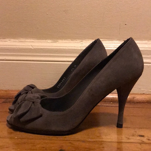 SOLD* Stuart Weitzman Peep Toe Pumps - Picture 3 of 7